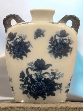 vintage Chinoiserie porcelain vase with blue floral patterns and dual handles.